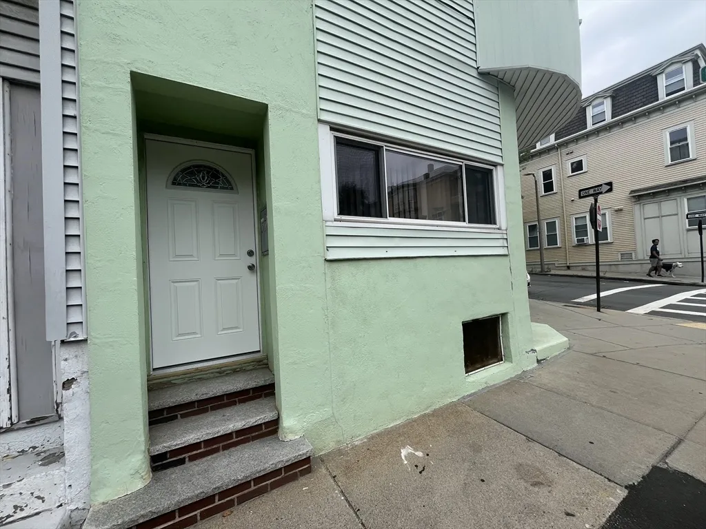 2 bed, 1 bath apartment for rent at 194-1/2 Lexington St Unit 2, East Boston — photo 15 of 15