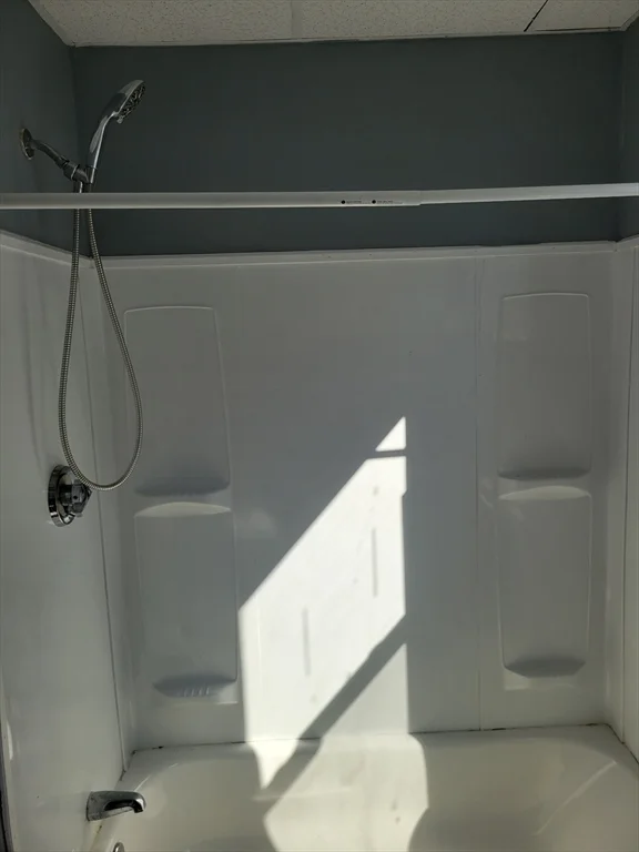 3 bed, 1 bath apartment for rent at 194 Buffinton St Unit 1, Fall River — photo 1 of 6