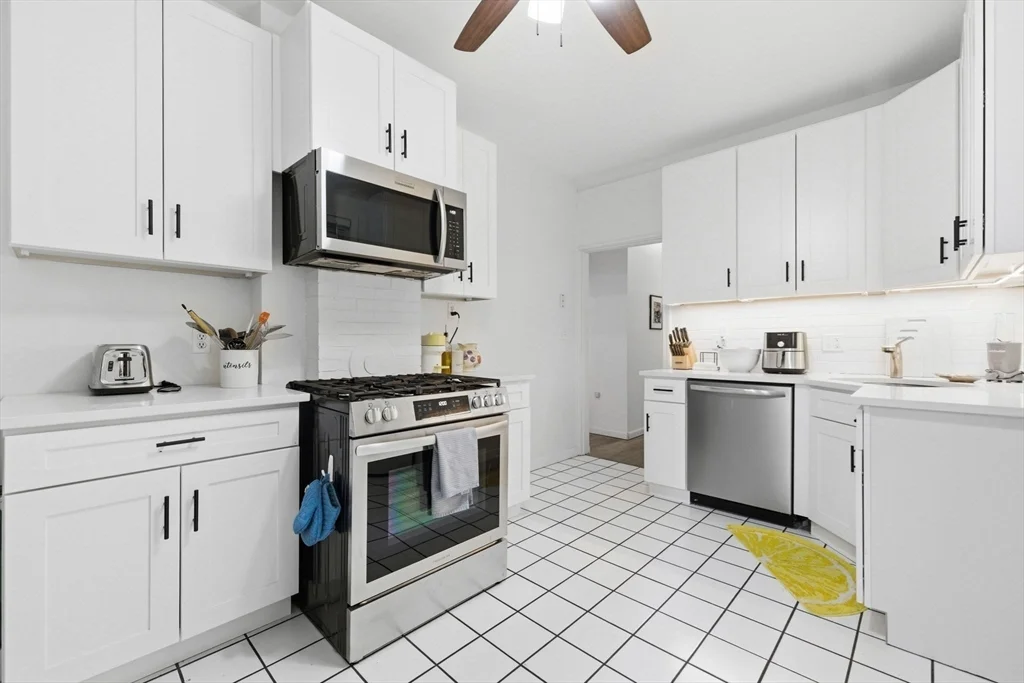 3 bed, 1 bath apartment for rent at 194 Emerson Unit 2, South Boston — photo 9 of 10
