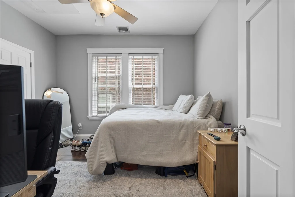 3 bed, 1 bath apartment for rent at 194 Emerson Unit 3, South Boston — photo 4 of 8