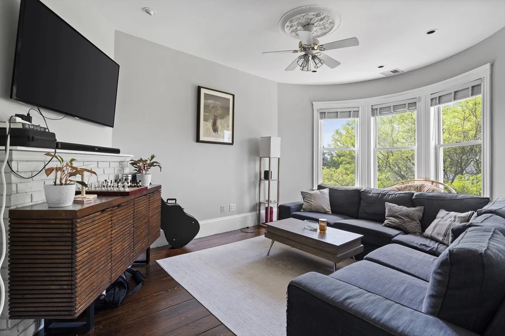 3 bed, 1 bath apartment for rent at 194 Emerson Unit 3, South Boston — photo 1 of 8