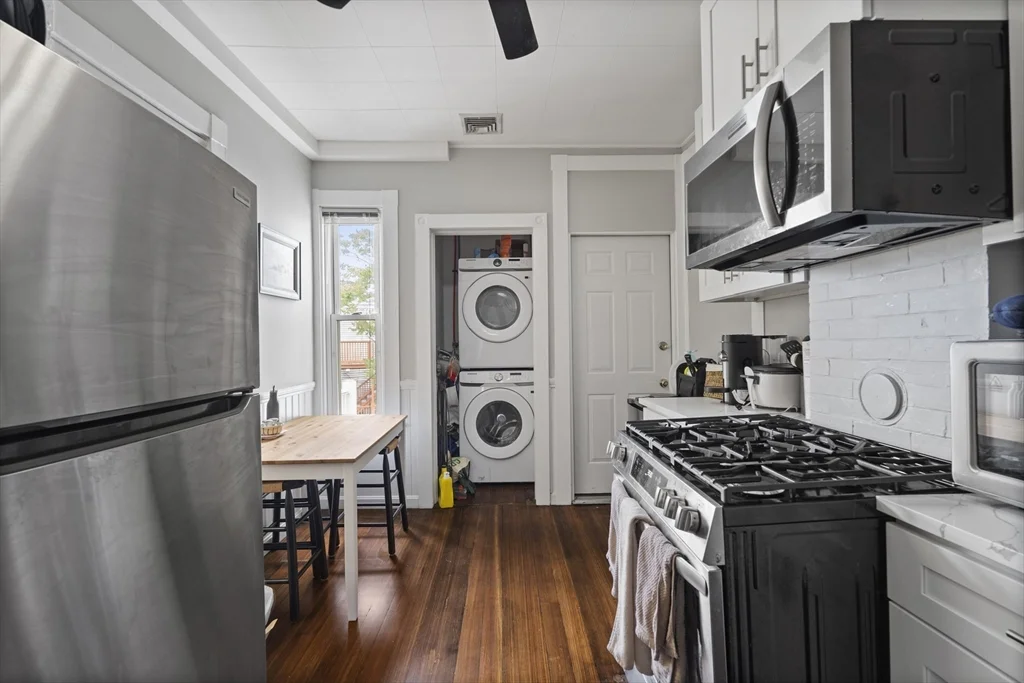 3 bed, 1 bath apartment for rent at 194 Emerson Unit 3, South Boston — photo 5 of 8
