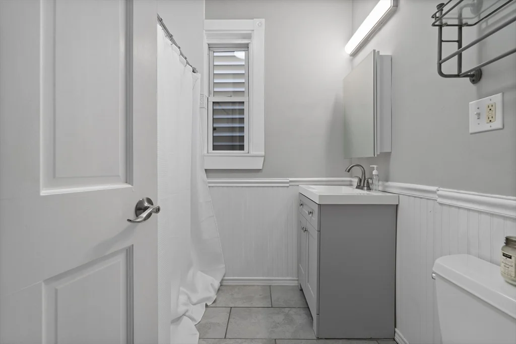3 bed, 1 bath apartment for rent at 194 Emerson Unit 3, South Boston — photo 7 of 8