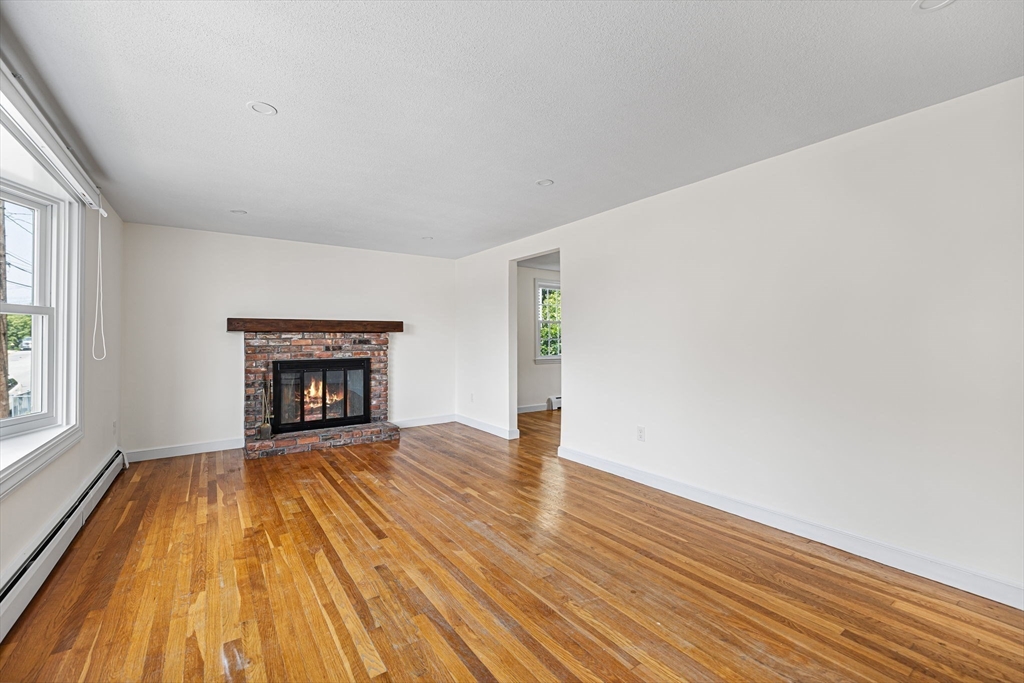 3 bed, 1 bath apartment for rent at 194 Glenellen Rd, West Roxbury — photo 10 of 27