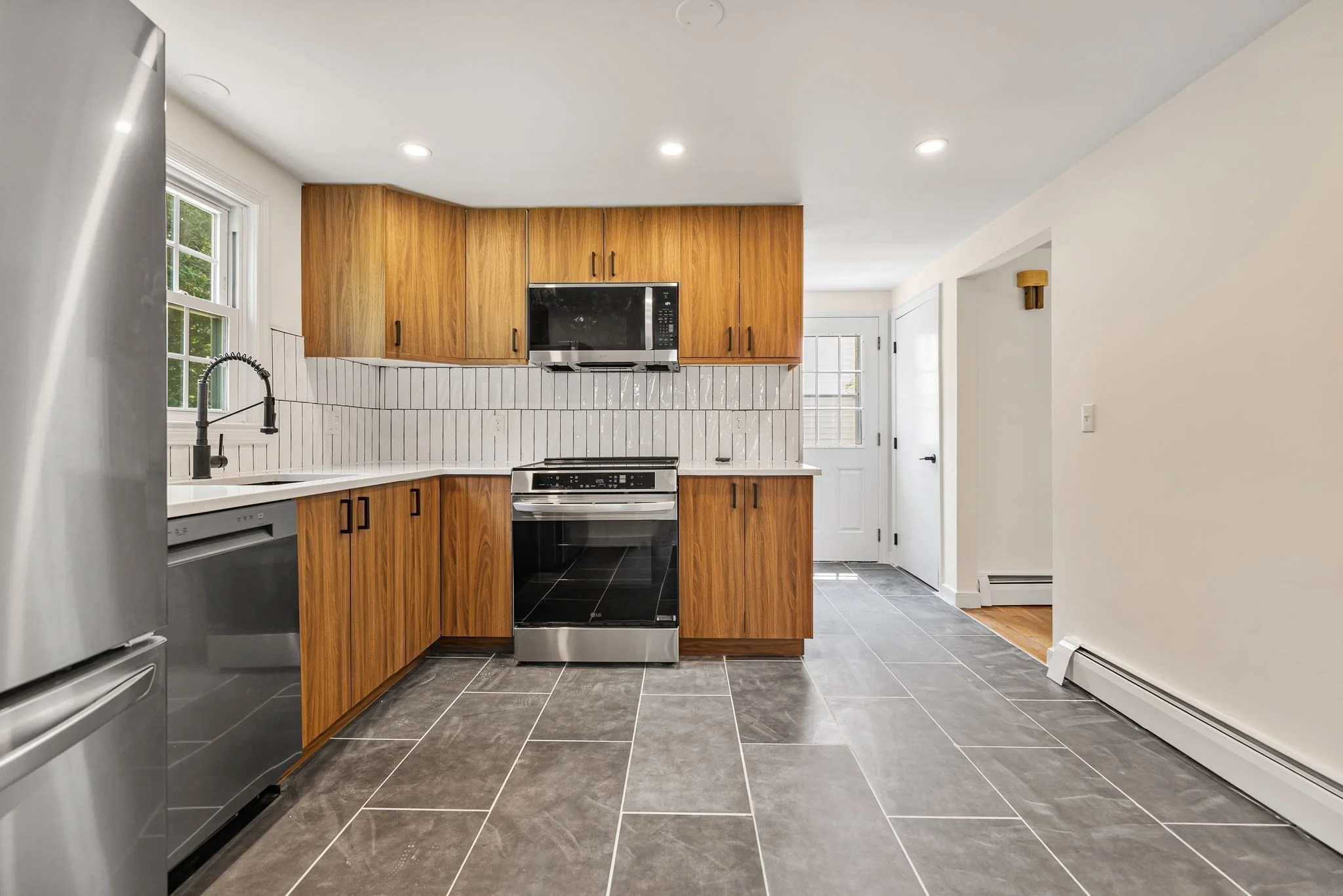 3 bed, 1 bath apartment for rent at 194 Glenellen Rd, West Roxbury — photo 3 of 15