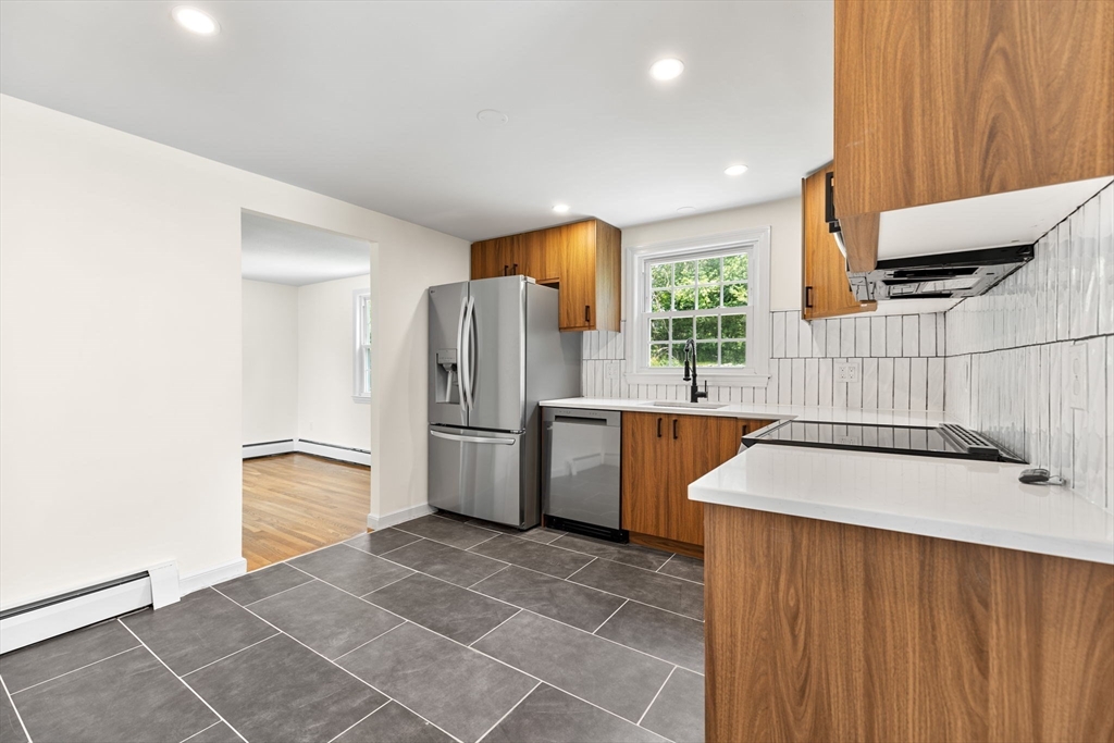 3 bed, 1 bath apartment for rent at 194 Glenellen Rd, West Roxbury — photo 5 of 27