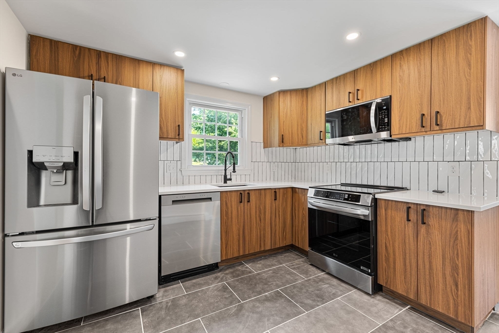 3 bed, 1 bath apartment for rent at 194 Glenellen Rd, West Roxbury — photo 3 of 27