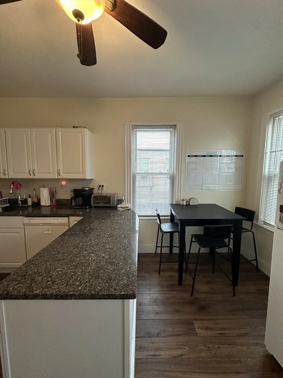 3 bed, 1 bath apartment for rent at 194 H St Unit 3, South Boston — photo 3 of 20