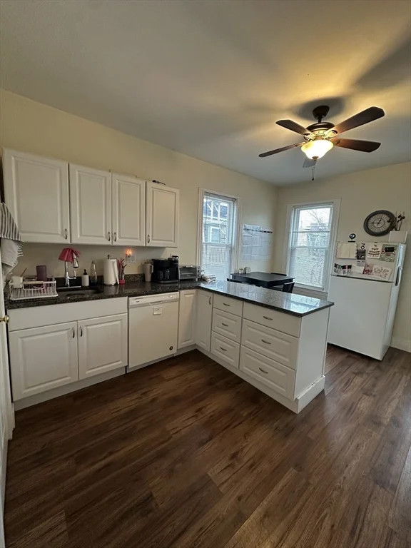 3 bed, 1 bath apartment for rent at 194 H St Unit 3, South Boston — photo 1 of 20