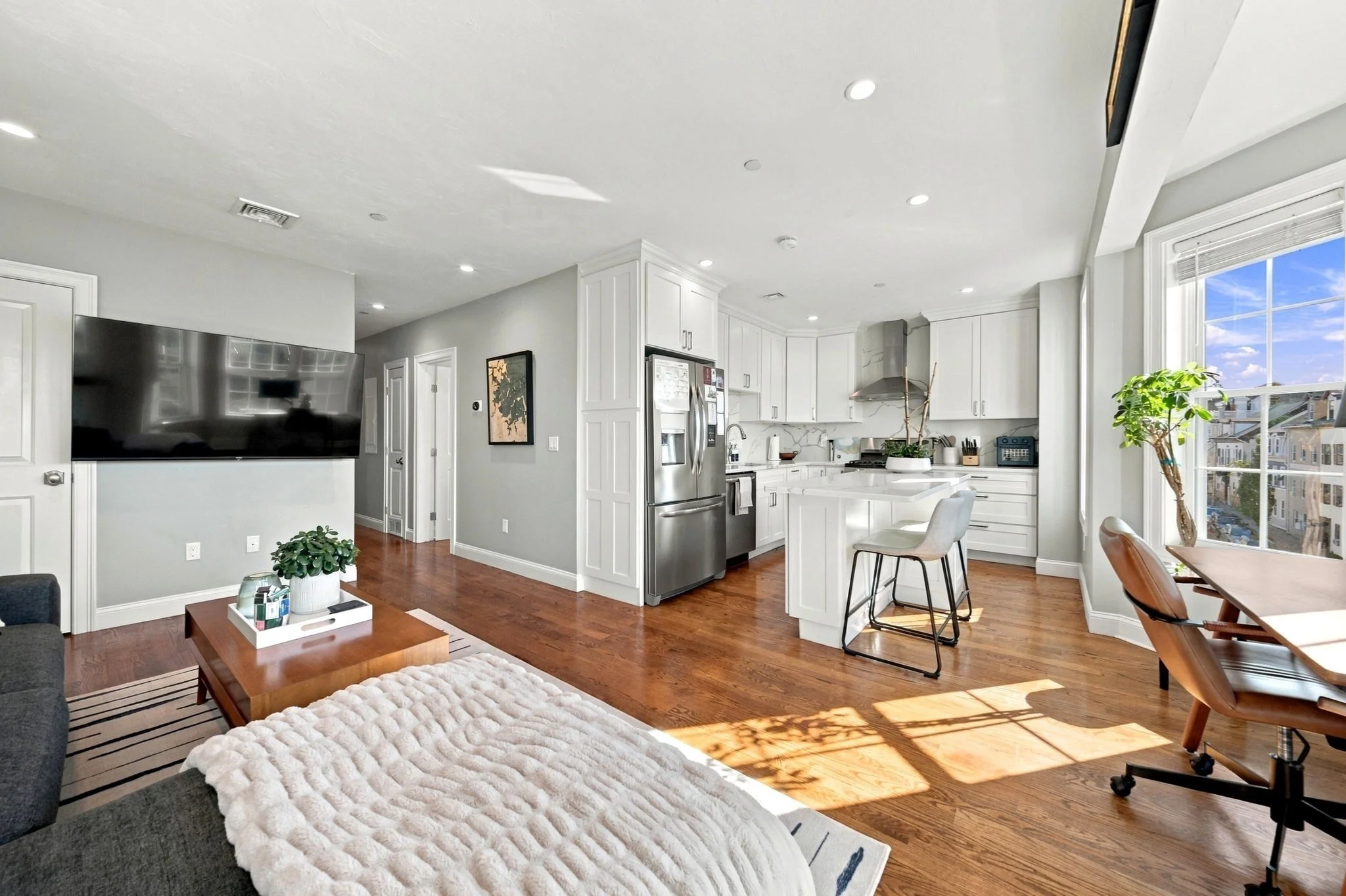 2 bed, 2 bath apartment for rent at 194 K St Unit 3, South Boston