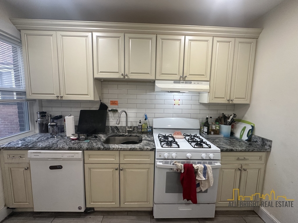 4 bed, 2 bath apartment for rent at 194 Kelton Unit 1, Allston — photo 4 of 13