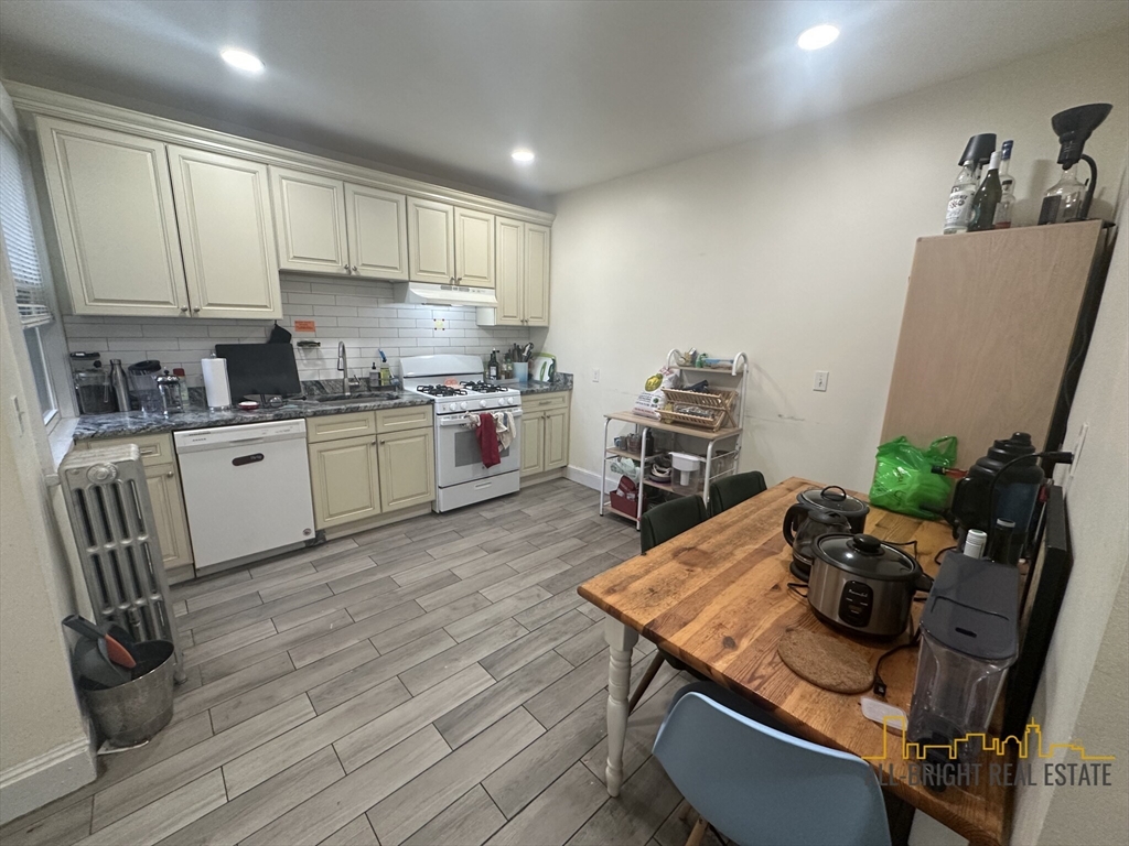 4 bed, 2 bath apartment for rent at 194 Kelton Unit 1, Allston — photo 5 of 13
