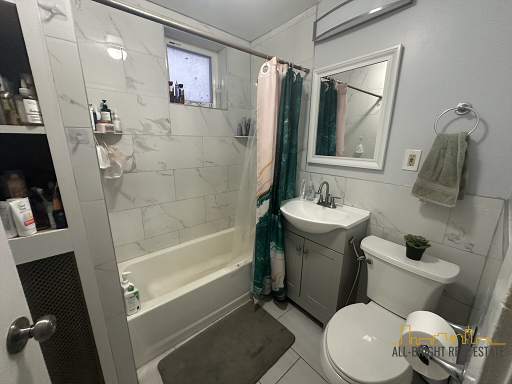 4 bed, 2 bath apartment for rent at 194 Kelton Unit 1, Allston — photo 10 of 13