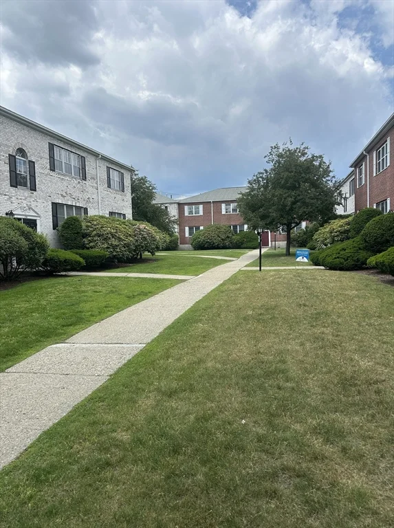 2 bed, 1 bath apartment for rent at 194 Lake Shore Rd Unit 4, Brighton — photo 3 of 14
