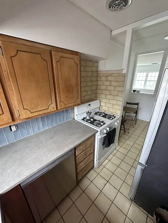 2 bed, 1 bath apartment for rent at 194 Lake Shore Rd Unit 4, Brighton — photo 8 of 14