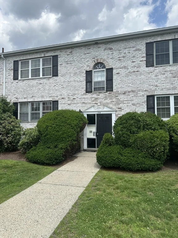 2 bed, 1 bath apartment for rent at 194 Lake Shore Rd Unit 4, Brighton — photo 1 of 14