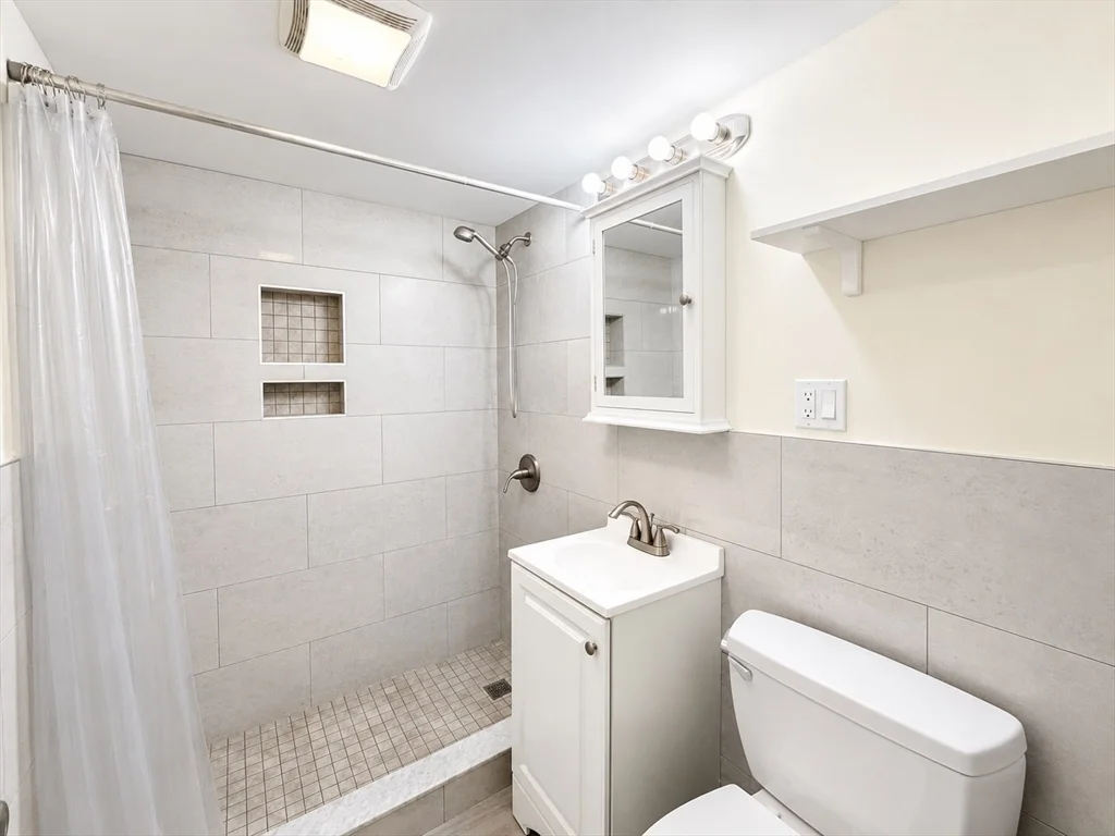 2 bed, 1 bath apartment for rent at 194 Lexignton St Unit U1, Watertown — photo 12 of 17