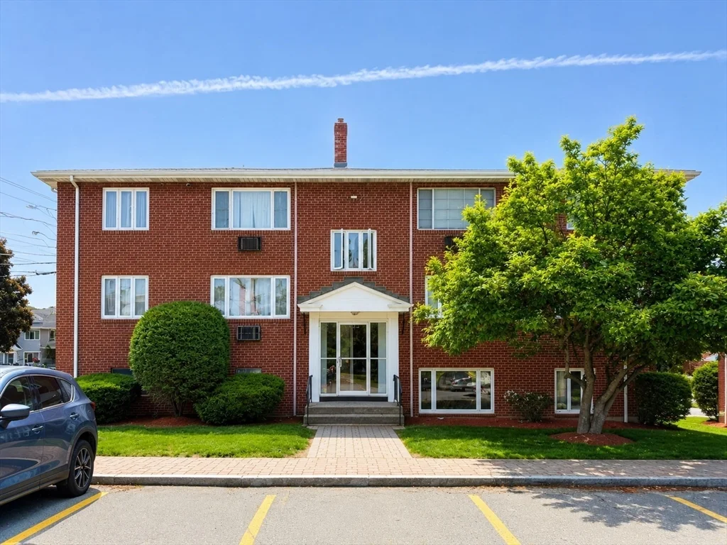 2 bed, 1 bath apartment for rent at 194 Lexignton St Unit U1, Watertown — photo 14 of 17