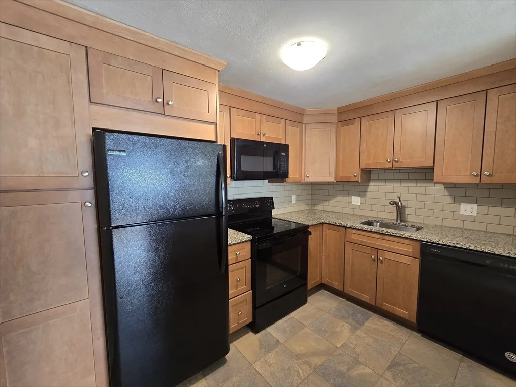 2 bed, 1 bath apartment for rent at 194 Lincoln St Unit 4, Stoughton — photo 2 of 16
