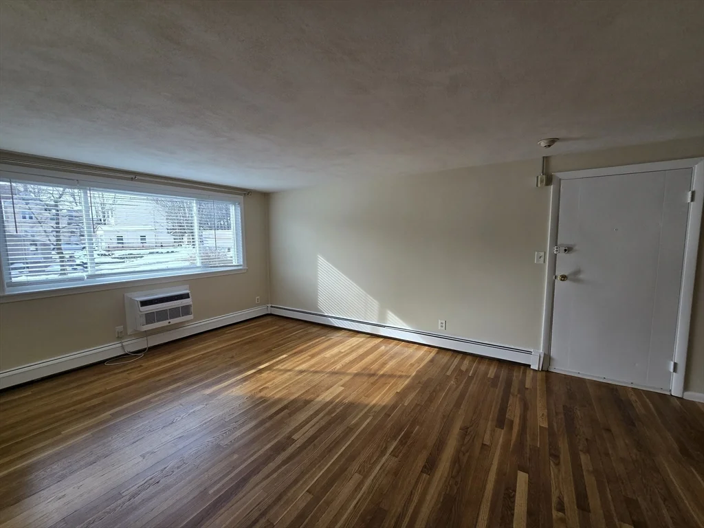 2 bed, 1 bath apartment for rent at 194 Lincoln St Unit 4, Stoughton — photo 4 of 16