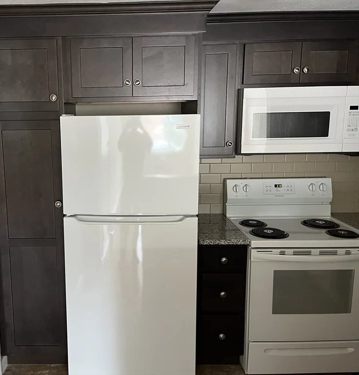 2 bed, 1 bath apartment for rent at 194 Lincoln St Unit 8, Stoughton — photo 3 of 18