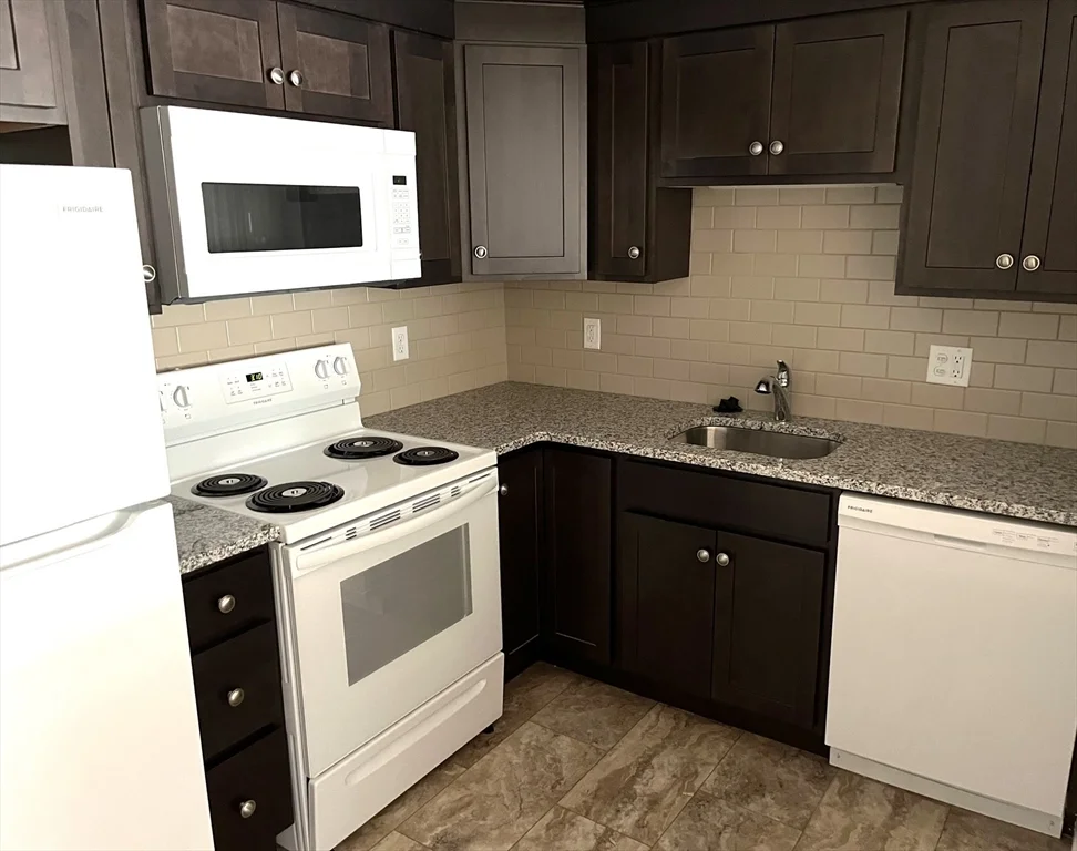 2 bed, 1 bath apartment for rent at 194 Lincoln St Unit 8, Stoughton — photo 2 of 18