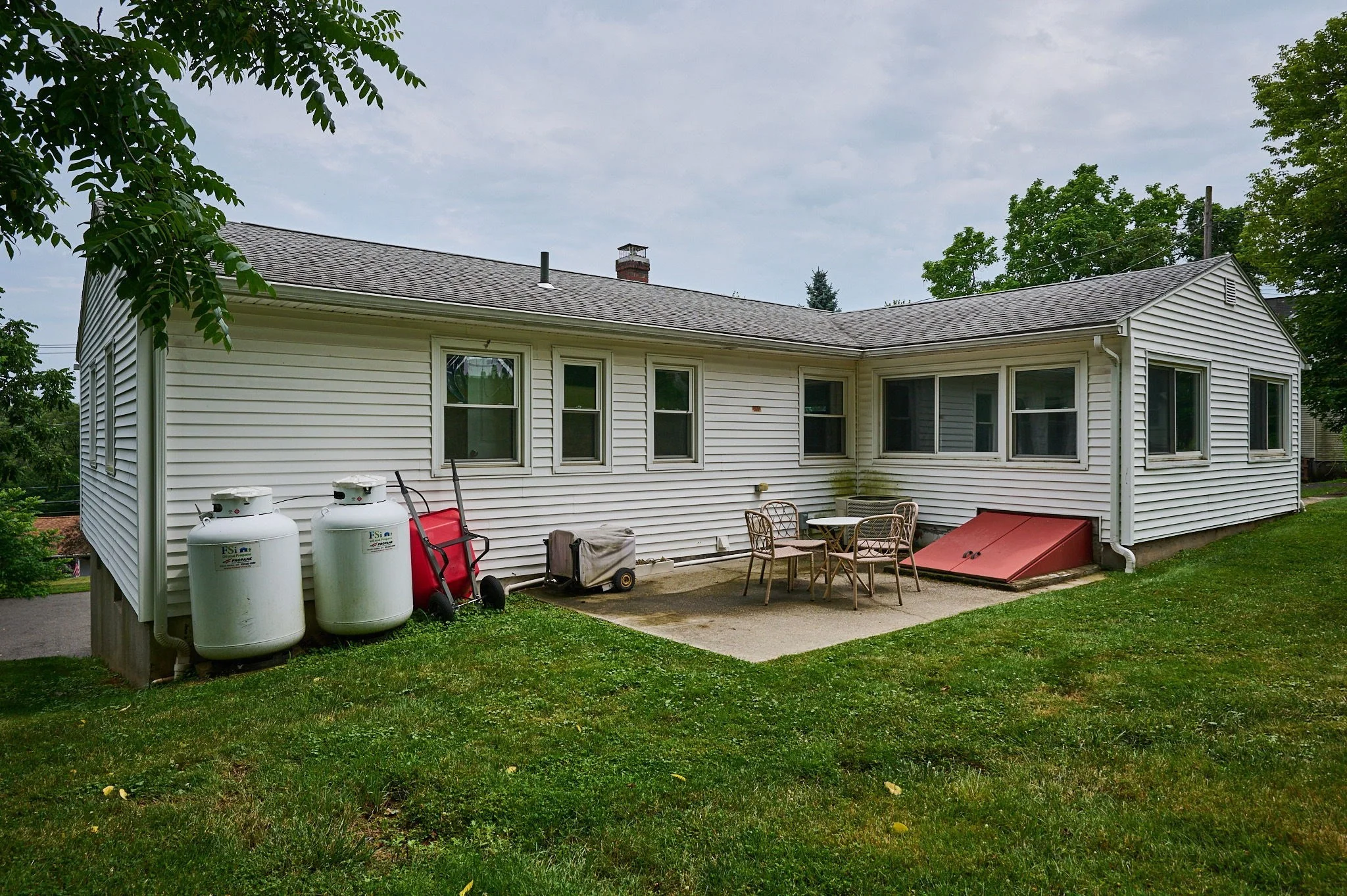 4 bed, 2 bath apartment for rent at 194 Pleasant St, East Longmeadow — photo 17 of 18