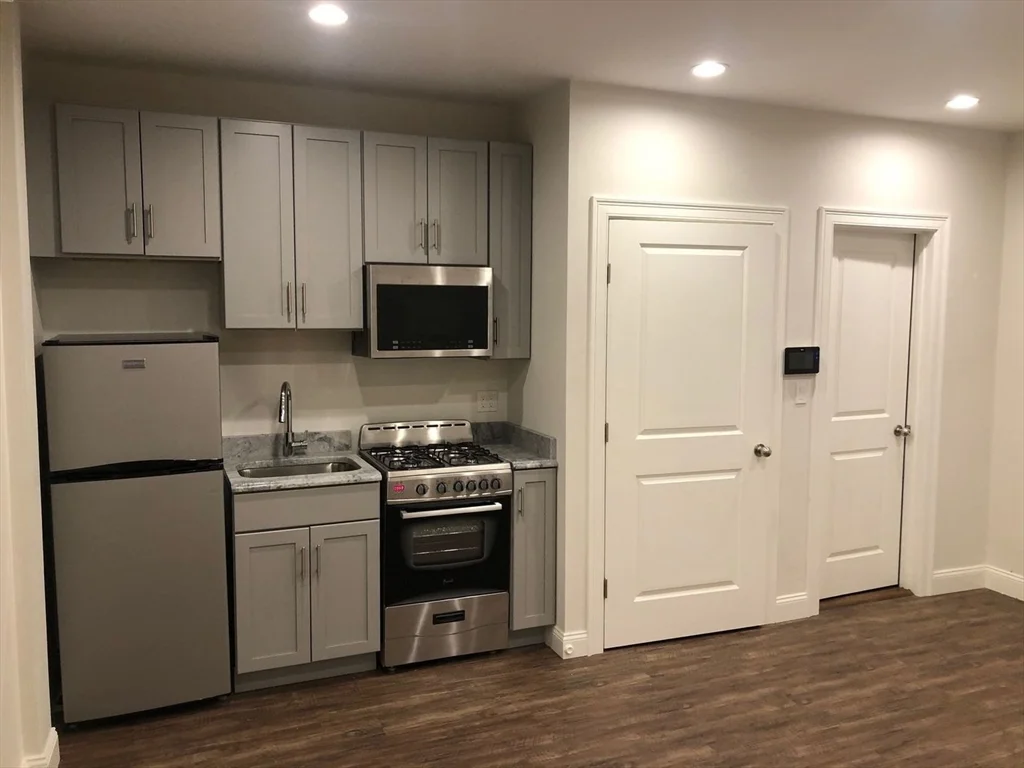 Studio bed, 1 bath apartment for rent at 194 Shirley Ave Unit 17, Revere — photo 3 of 8