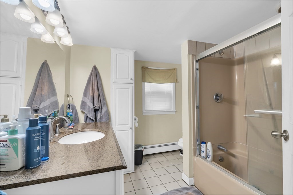 3 bed, 2 bath apartment for rent at 194 W 5th St, South Boston — photo 7 of 10