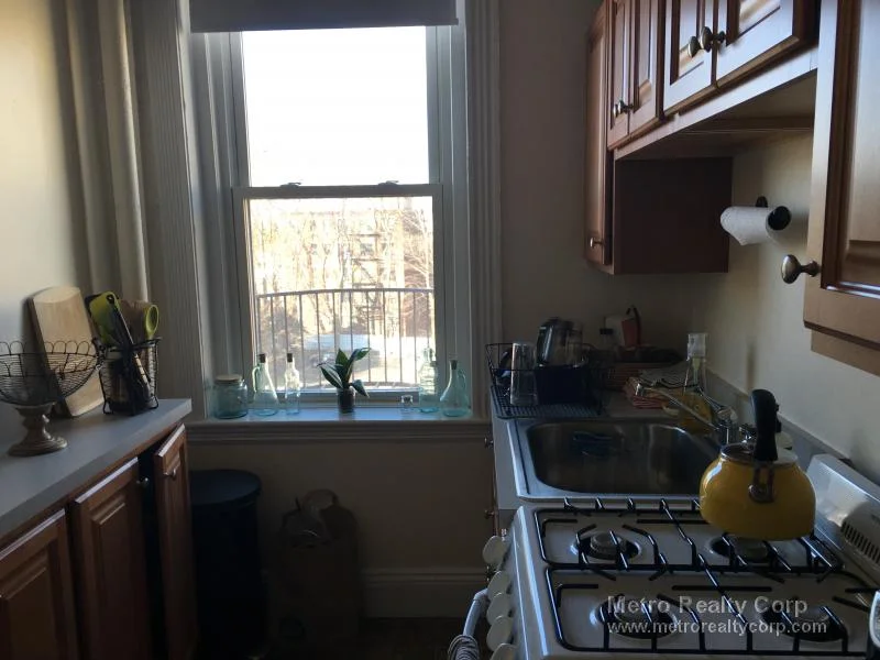 Studio bed, 1 bath apartment for rent at 1940 Commonwealth Ave Unit 52, Brighton — photo 3 of 11