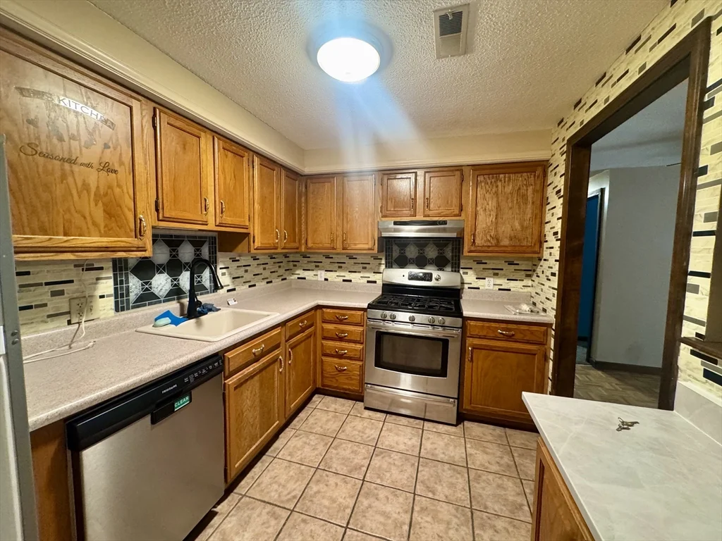 2 bed, 1 bath apartment for rent at 1940 Phillips Rd Unit 25, Far North — photo 2 of 22