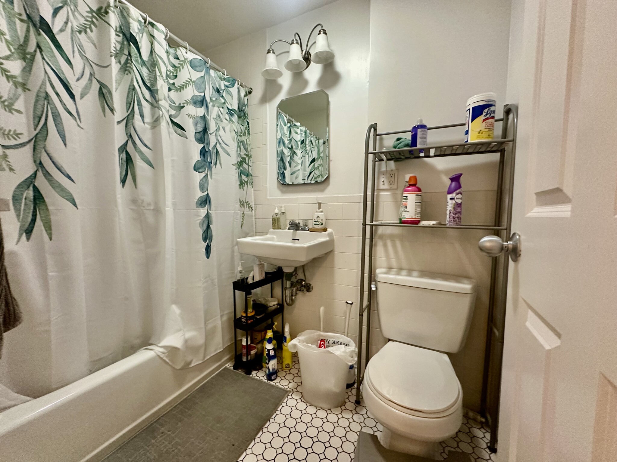 3 bed, 1.5 bath apartment for rent at 1942 Beacon St Unit 3A, Brighton — photo 6 of 8