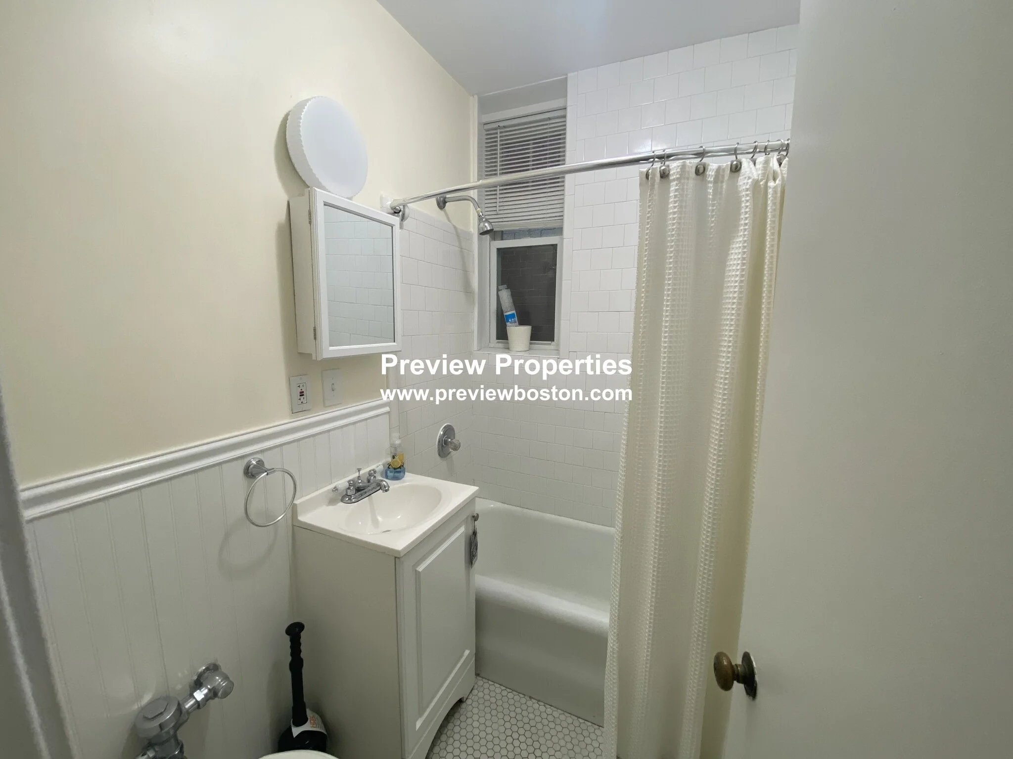 2 bed, 1 bath apartment for rent at 1945 Commonwealth Ave Unit 1, Brighton — photo 17 of 17