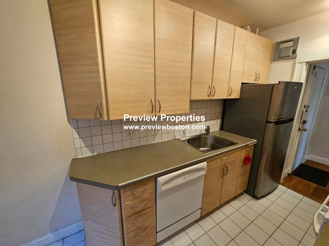 1 bed, 1 bath apartment for rent at 1945 Commonwealth Ave Unit 33P, Brighton — photo 4 of 12