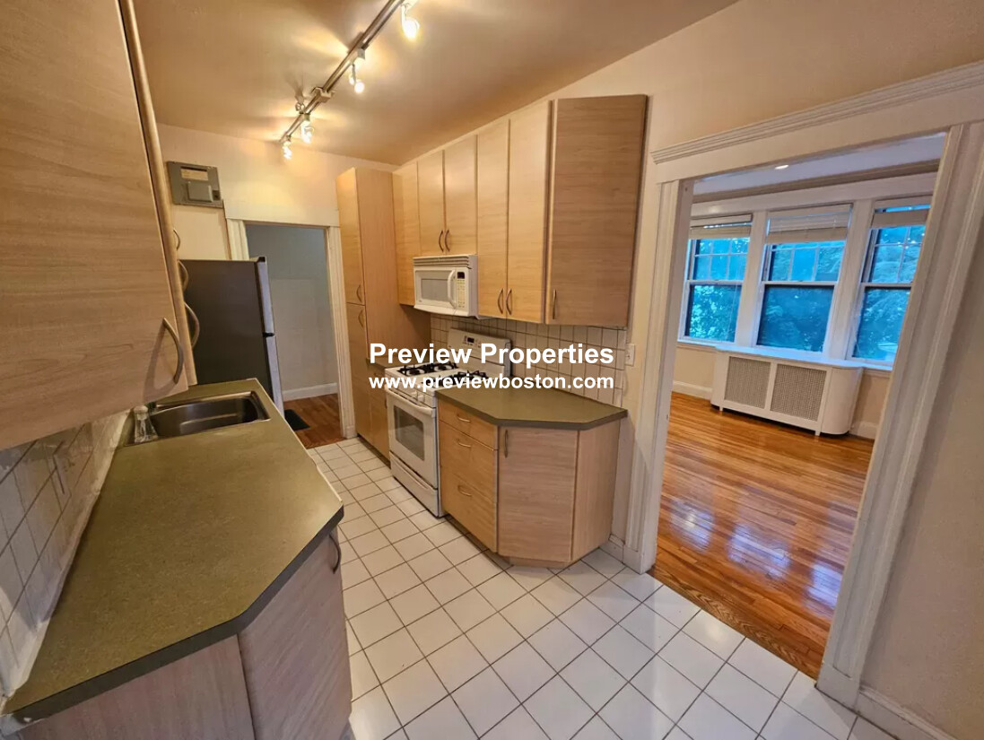 1 bed, 1 bath apartment for rent at 1945 Commonwealth Ave Unit 33P, Brighton — photo 11 of 12