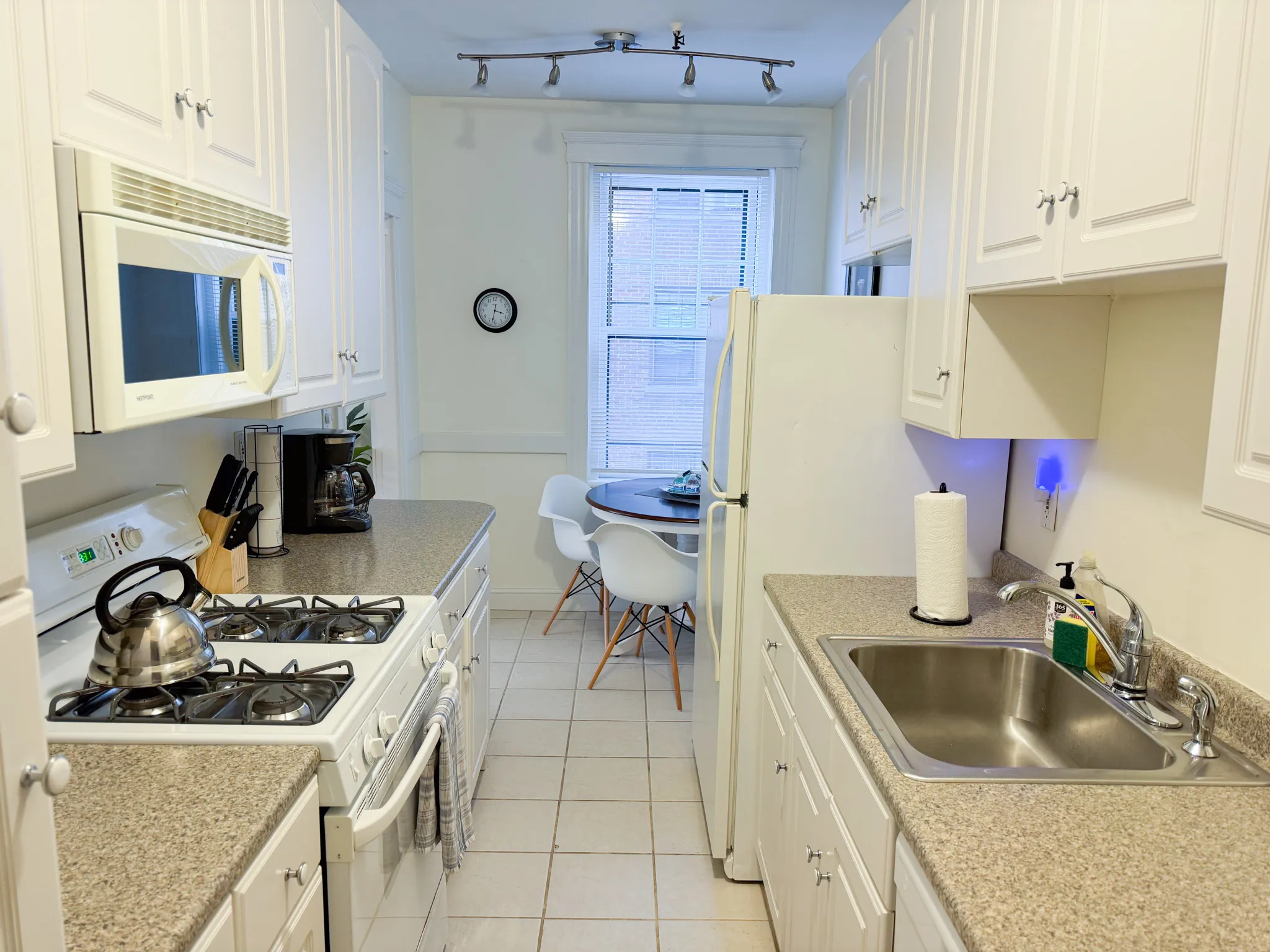 1 bed, 1 bath apartment for rent at 1945 Commonwealth Ave Unit 47, Brighton — photo 3 of 12