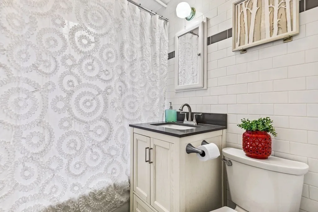 1 bed, 1 bath apartment for rent at 1945 Commonwealth Ave Unit 7, Brighton — photo 9 of 12