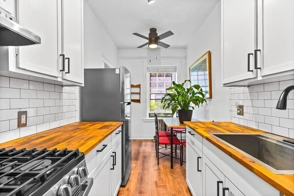 1 bed, 1 bath apartment for rent at 1945 Commonwealth Ave Unit 7, Brighton