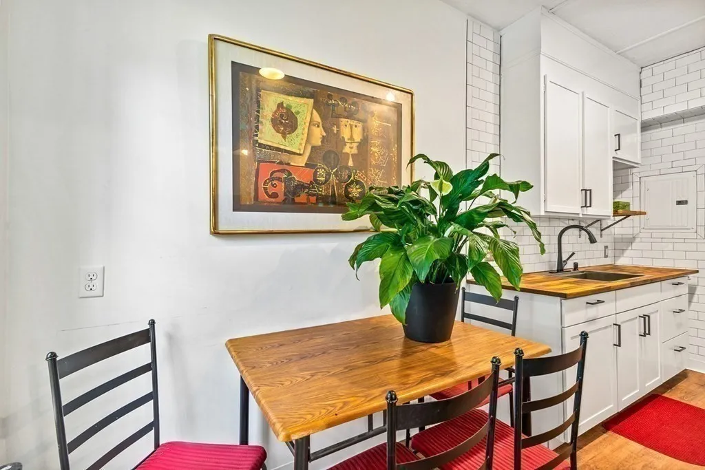 1 bed, 1 bath apartment for rent at 1945 Commonwealth Ave Unit 7, Brighton — photo 4 of 12