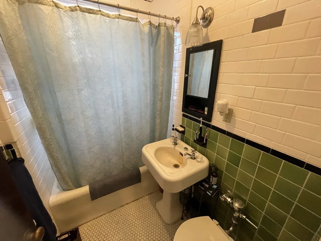 Studio bed, 1 bath apartment for rent at 1949 Commonwealth Ave Unit 34, Brighton — photo 4 of 6