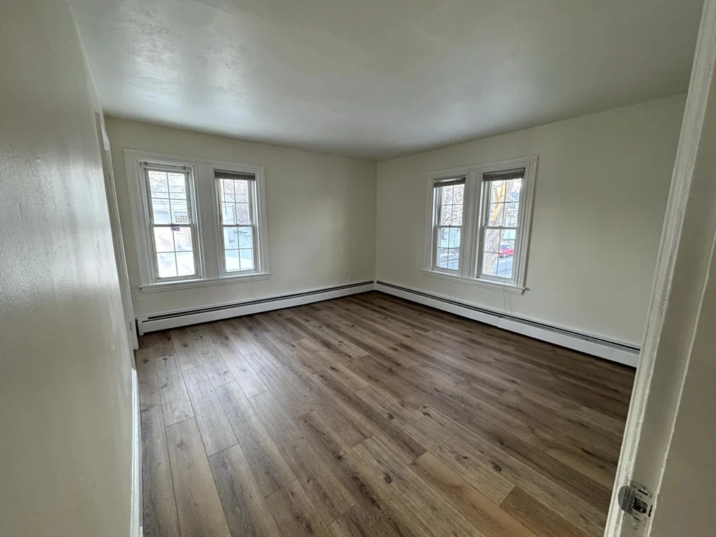 3 bed, 1 bath apartment for rent at 195 Court St Unit 2, Plymouth — photo 5 of 34