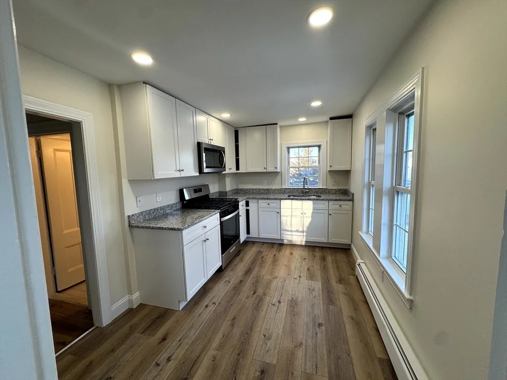 3 bed, 1 bath apartment for rent at 195 Court St Unit 2, Plymouth — photo 11 of 34