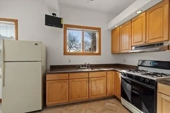 1 bed, 1 bath apartment for rent at 195 Dorchester St Unit 1, South Boston — photo 10 of 11