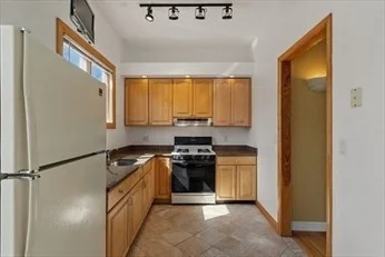 1 bed, 1 bath apartment for rent at 195 Dorchester St Unit 1, South Boston — photo 9 of 11