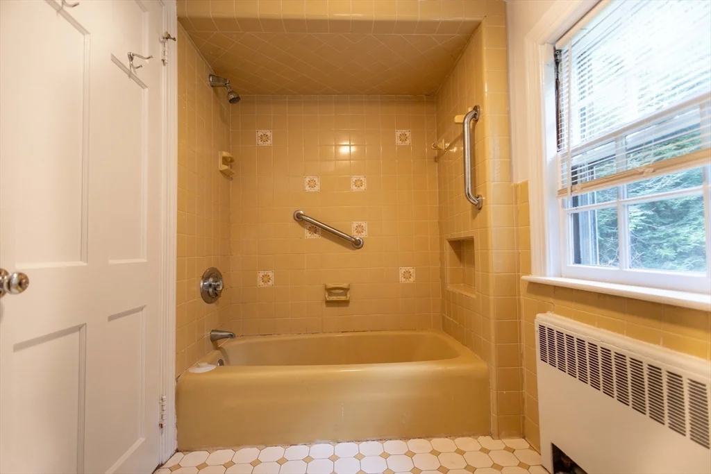 4 bed, 1 bath apartment for rent at 195 Dover Rd, Westwood — photo 26 of 38
