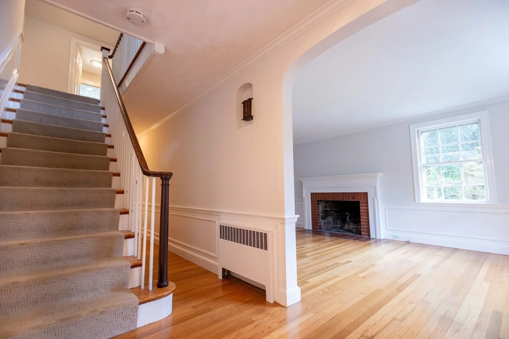 4 bed, 1 bath apartment for rent at 195 Dover Rd, Westwood — photo 3 of 38