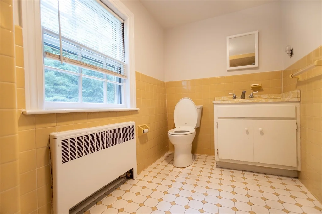 4 bed, 1 bath apartment for rent at 195 Dover Rd, Westwood — photo 27 of 38