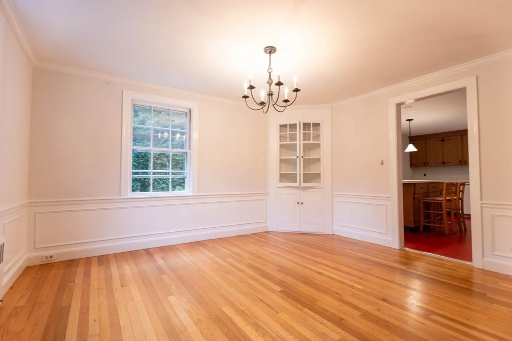 4 bed, 1 bath apartment for rent at 195 Dover Rd, Westwood — photo 4 of 38