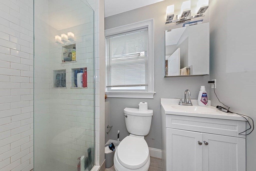 4 bed, 1.5 bath apartment for rent at 195 East Cottage St Unit 2, Dorchester — photo 16 of 25