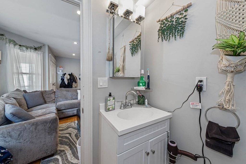 4 bed, 1.5 bath apartment for rent at 195 East Cottage St Unit 2, Dorchester — photo 6 of 25